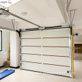 Nueva puerta blanca de garaje eléctrico seccional de arriba